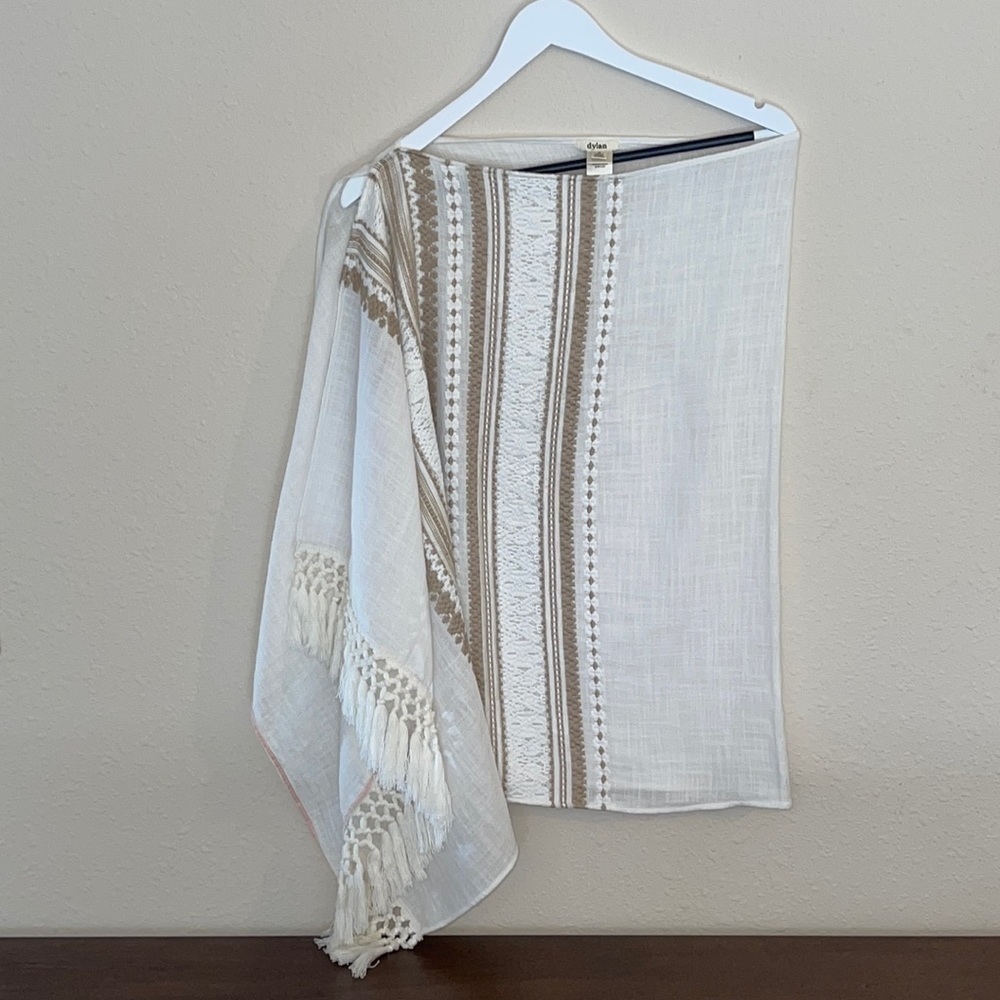 Dylan 💯 Cotton White & Tan Embroidered Shawl Cardigan Sz. MD.